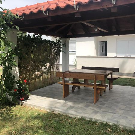 Holiday Home Visnja Nin Luaran gambar