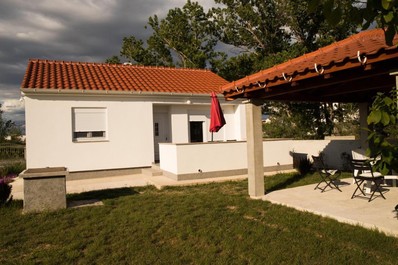 Holiday Home Visnja Nin Luaran gambar