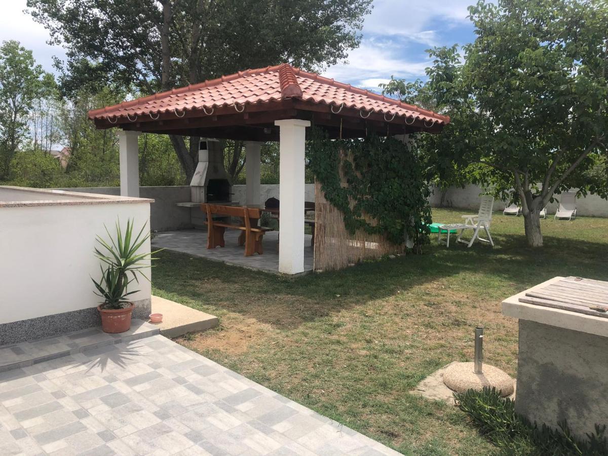 Holiday Home Visnja Nin Luaran gambar
