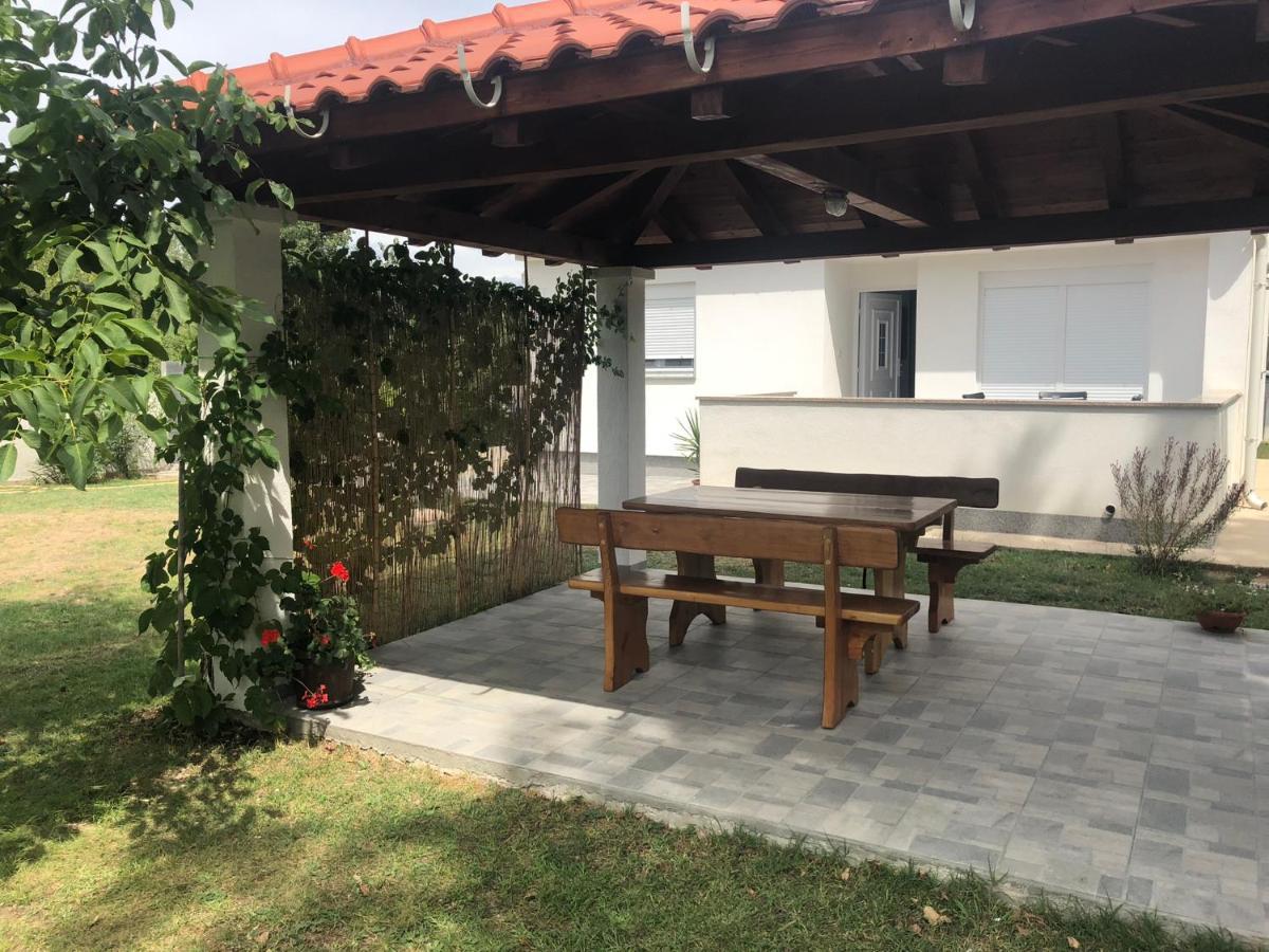 Holiday Home Visnja Nin Luaran gambar
