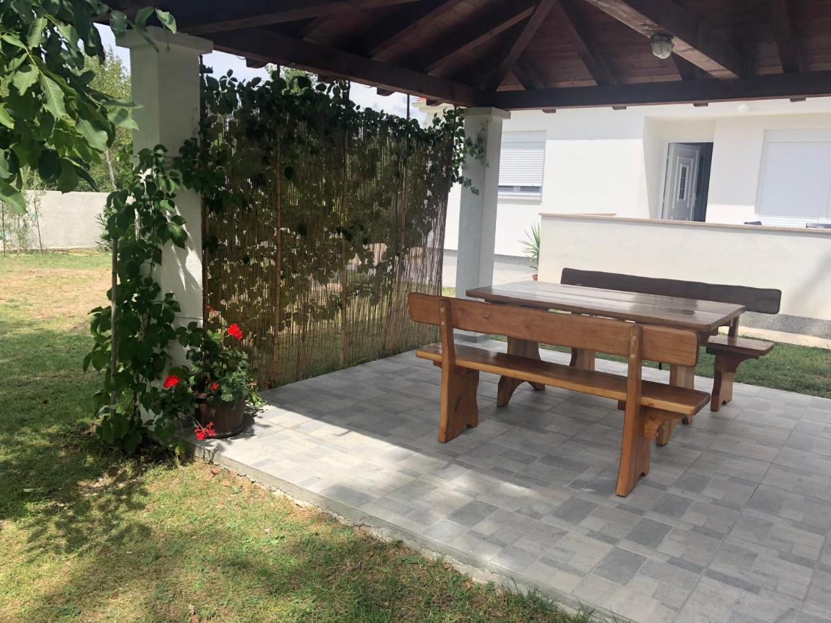 Holiday Home Visnja Nin Luaran gambar