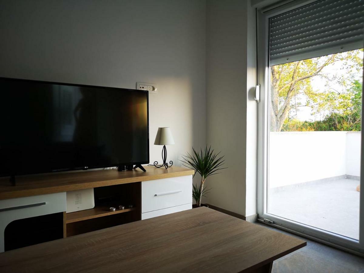 Holiday Home Visnja Nin Luaran gambar