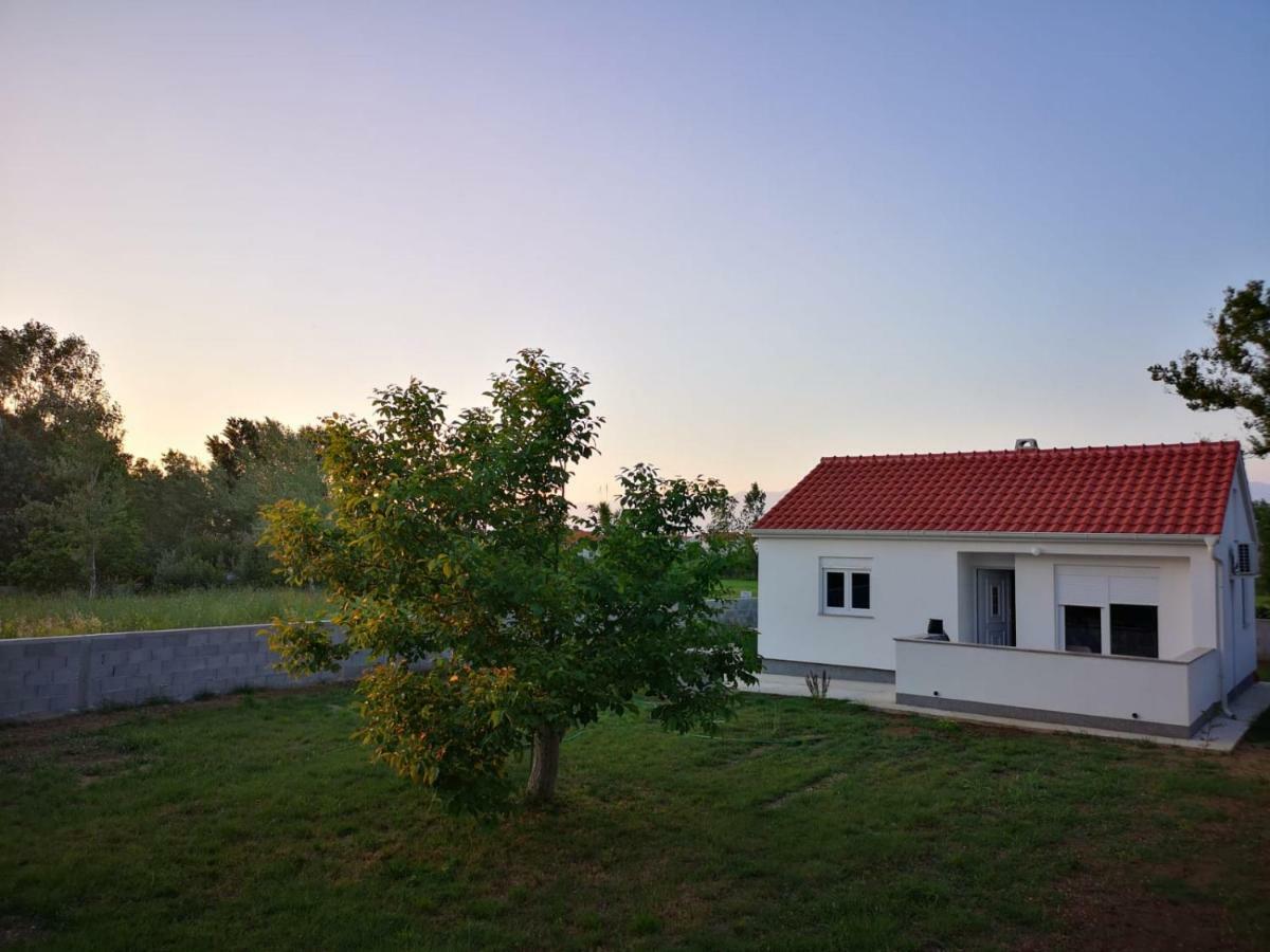 Holiday Home Visnja Nin Luaran gambar
